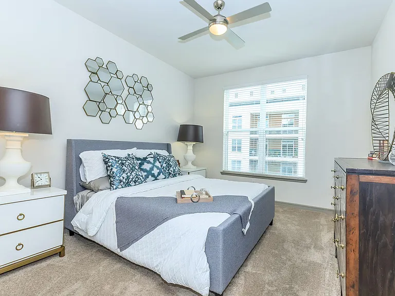 1711 Caroline — Photo 6