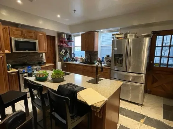 2635 East 19th Street image 7 of 11