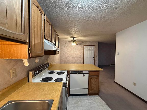 3rd image of 228 Woodridge St Unit 16