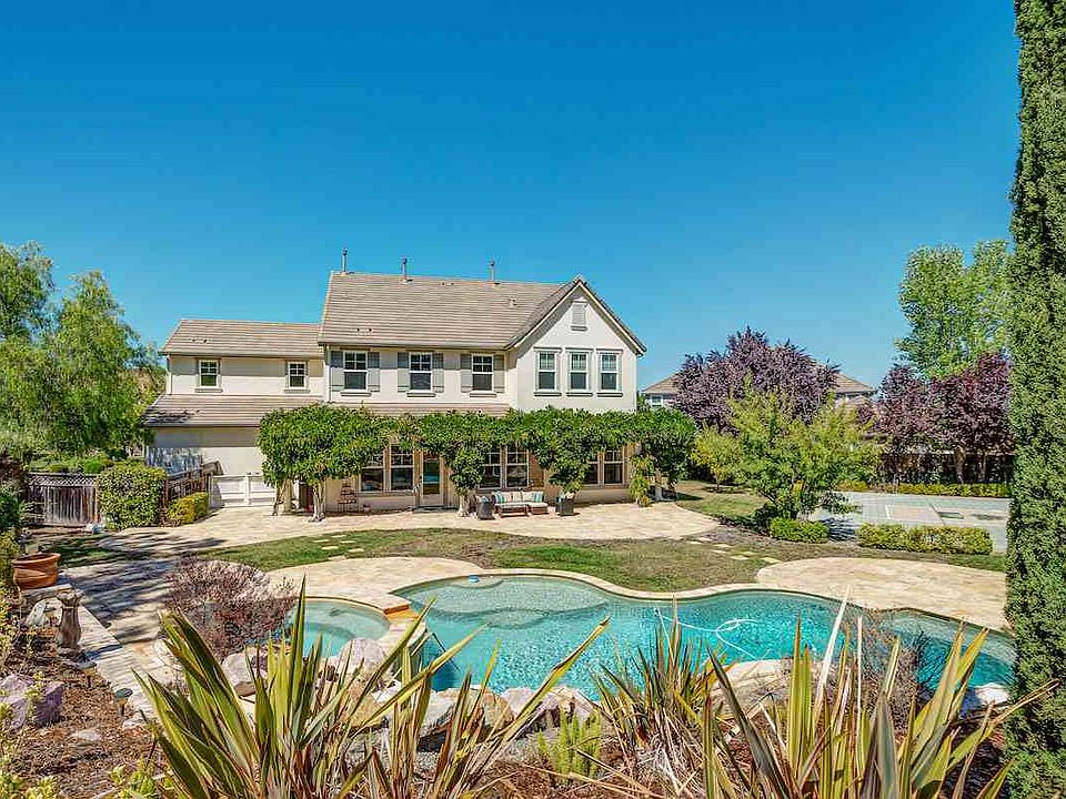 1st image of 892 Chateau Heights Ct