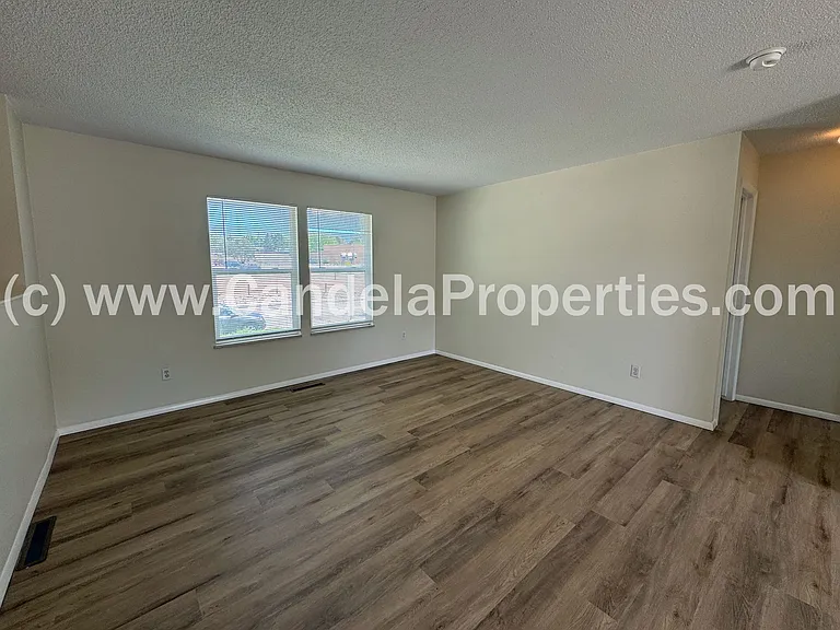 3703 Montebello Dr — Photo 2