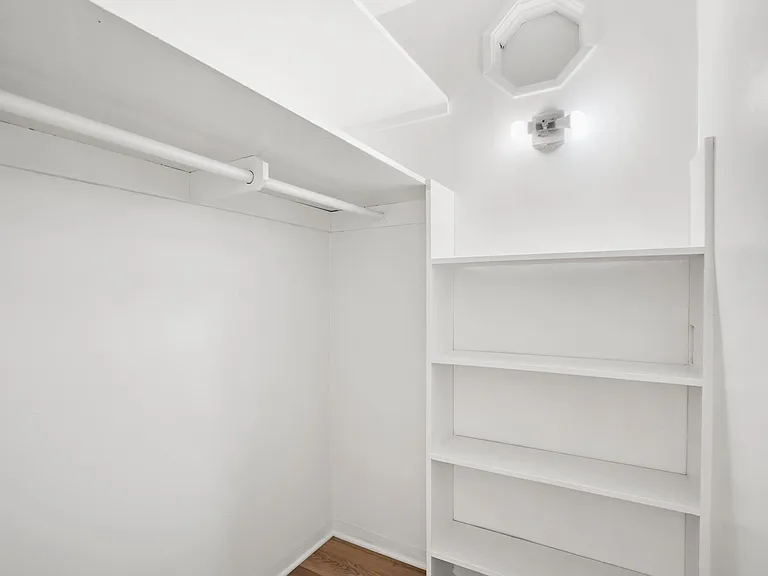 4920 Cahuenga Blvd — Photo 17