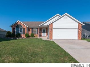 1943 Wellington Ln, Maryville, IL 62062