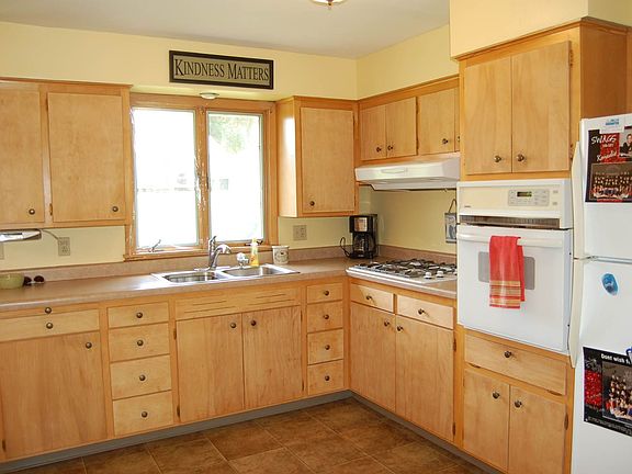 2nd image of 344 Lakehill Dr