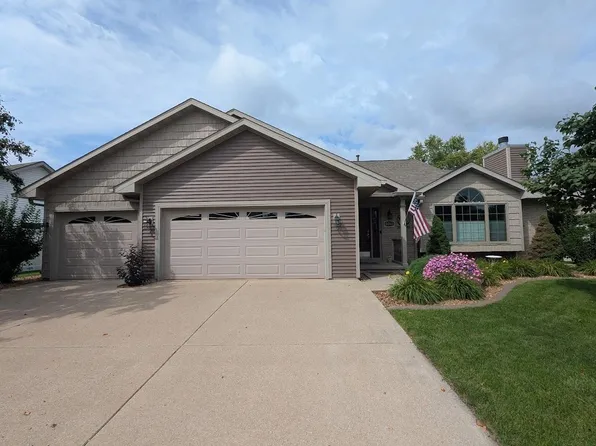 3010 Sawyer Creek Dr, Oshkosh, WI 54904