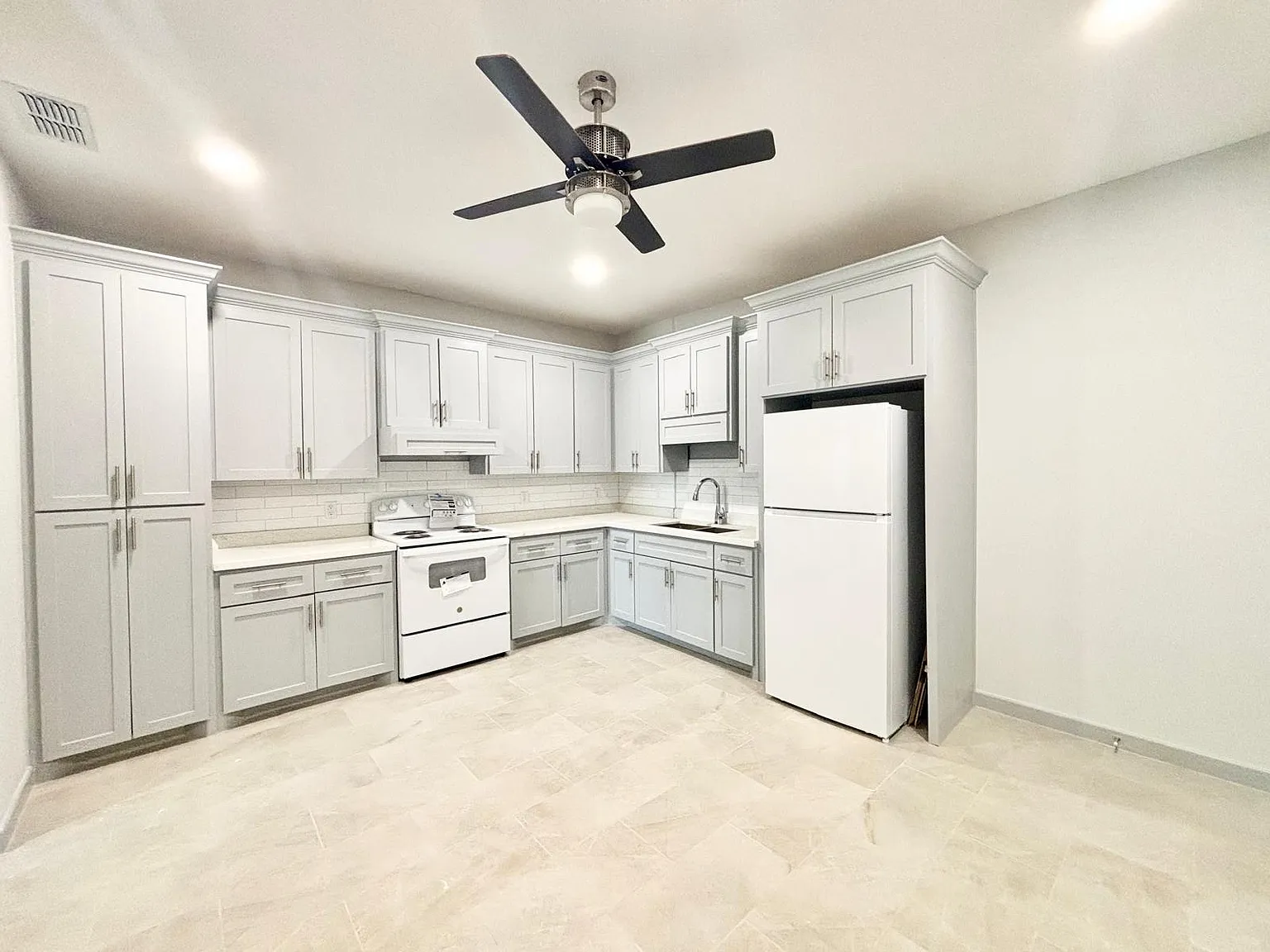 921 Jay Avenue - 8 — Photo 2