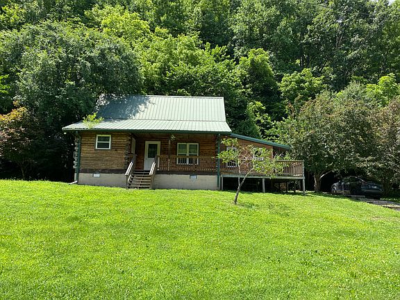 2nd image of 195 Emerald Dr #B