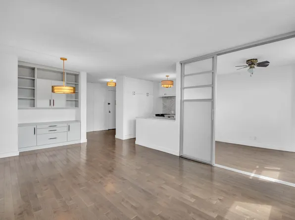 75 Henry Street 29J image 3 of 15