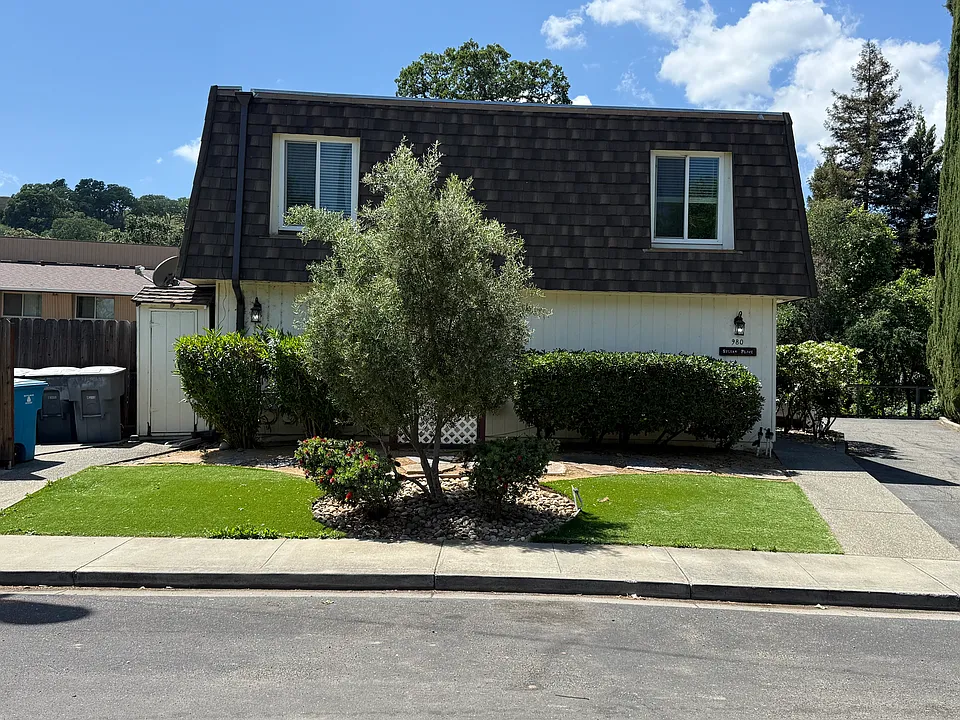 980 El Camino Ave #B