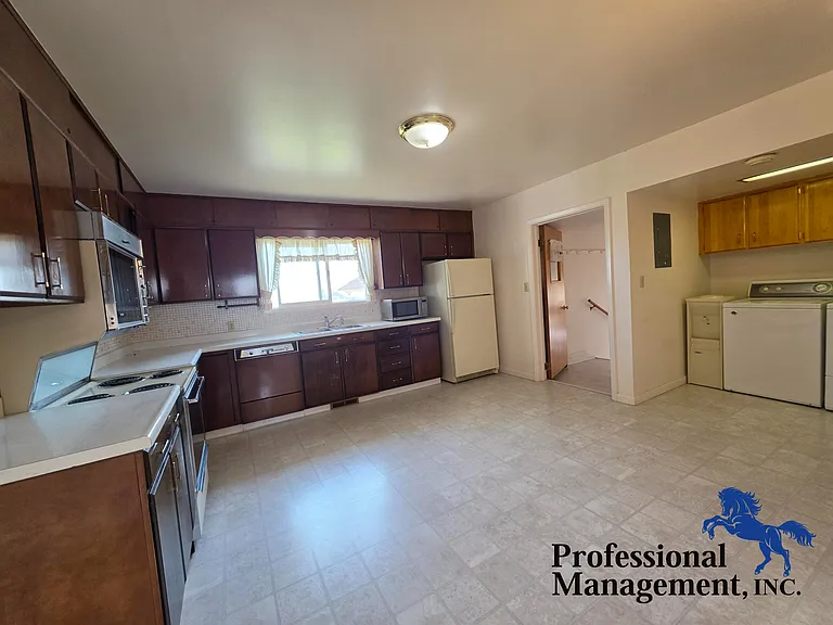 938 Bighorn Rd — Photo 4