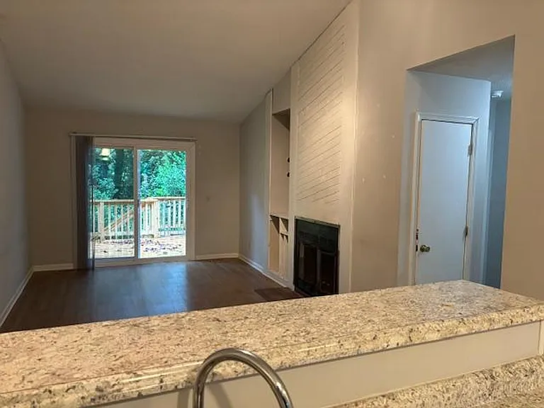 943 W Chatham St — Photo 5