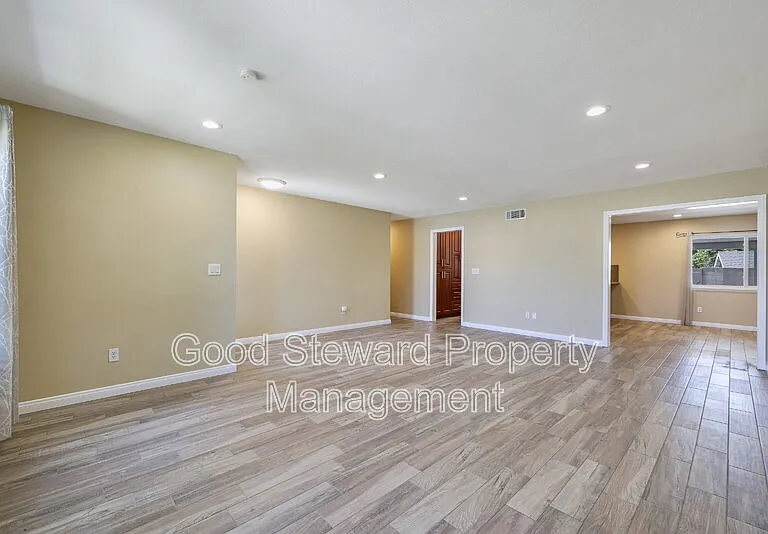 1219 N Van Buren St — Photo 7