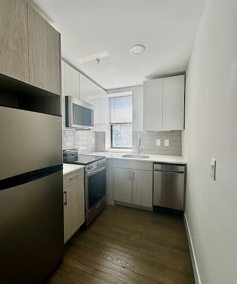 13 Peterborough St #24 — Photo 1