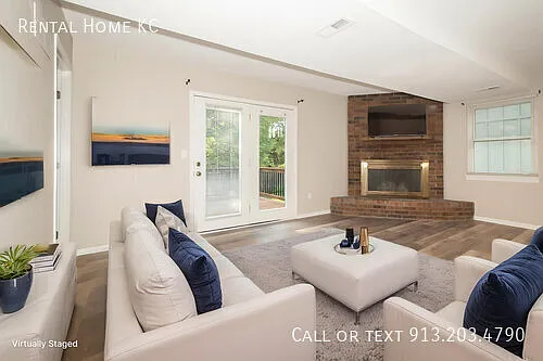 Freshly remodeled Split-level 3-bed/2.5-bath Duplex #8860 — Photo 2