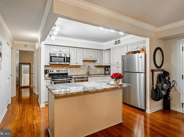 11118 Valley Forge Cir #1118, King Of Prussia, PA 19406