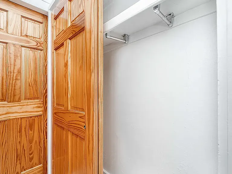 21-54 Crescent St #D3 — Photo 4