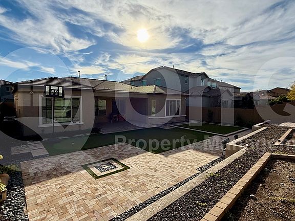 3rd image of 1524 W Blaylock Dr