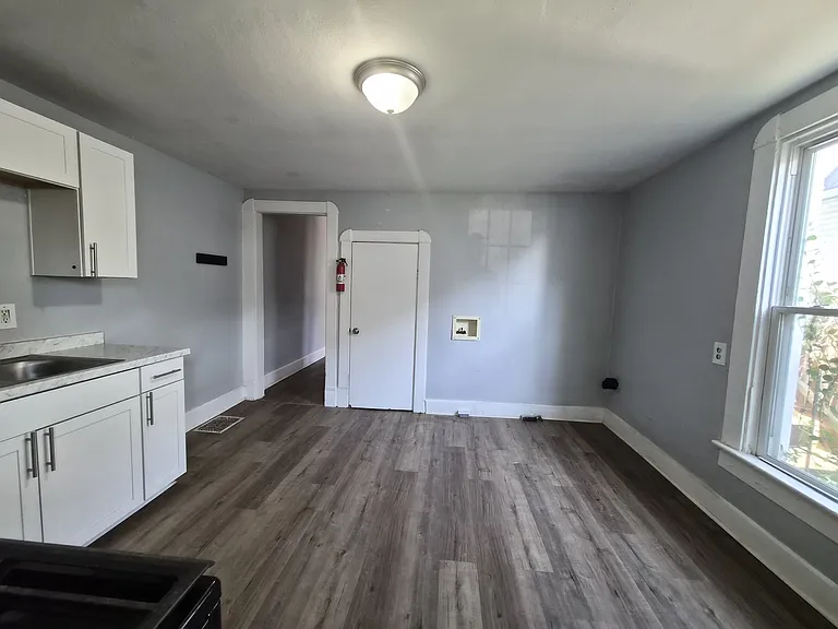 321-323 N Arsenal Ave #323-A — Photo 12