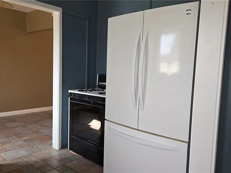 422 Bond St #1 — Photo 8