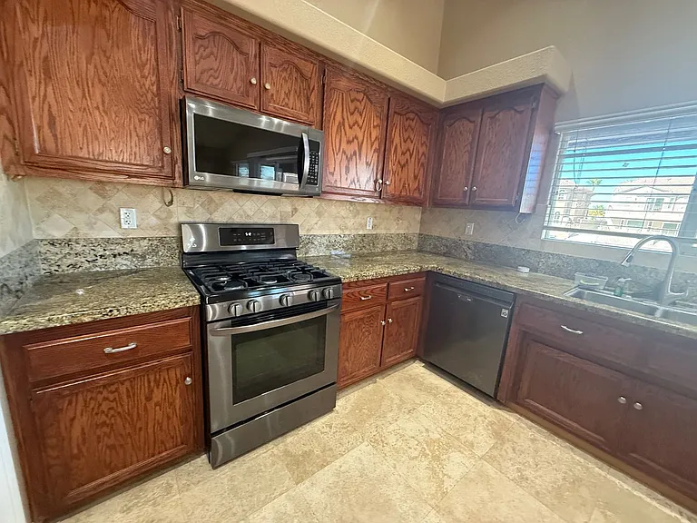 13425 Spring Valley Pkwy — Photo 13