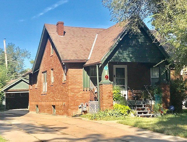 2nd image of 619 N Belmont Ave