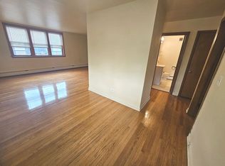 2725 Central St #G, Evanston, IL 60201