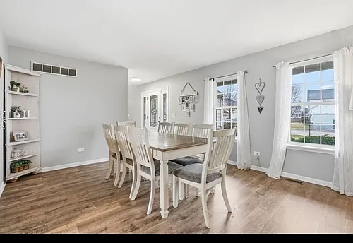 1606 Brighton Ln Photo 1