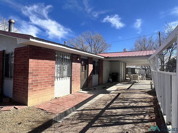2nd image of 508 Lugar Del Paraiso St