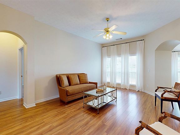 3rd image of 1125 Autumn Ridge Rd