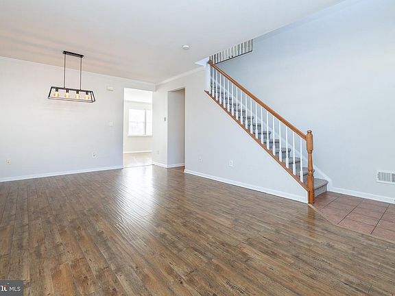 3rd image of 125 Carnoustie Ln