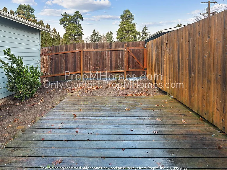 15559 NE Glisan St — Photo 16