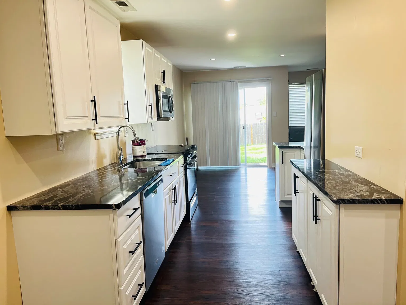 3 bed, 1358 sqft, $2,700 — Photo 4