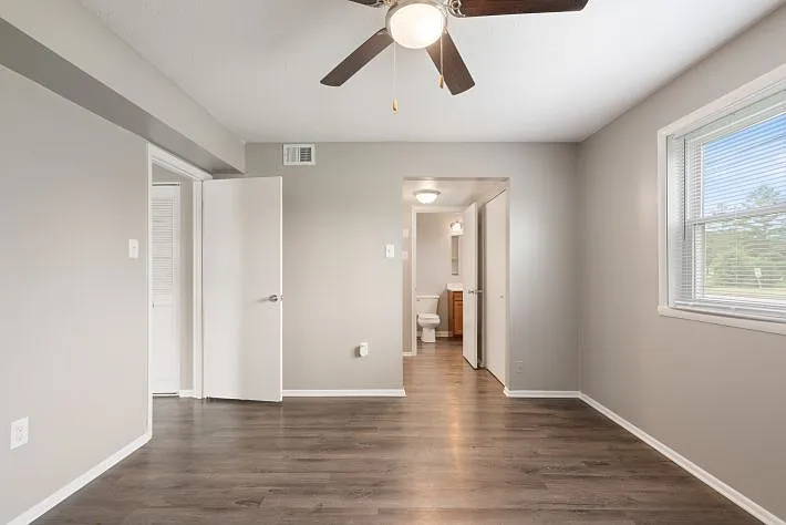 Flats at Greentree — Photo 12