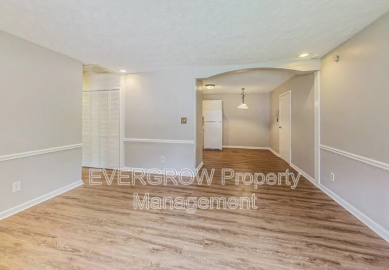 3962 Strathmore Dr — Photo 6