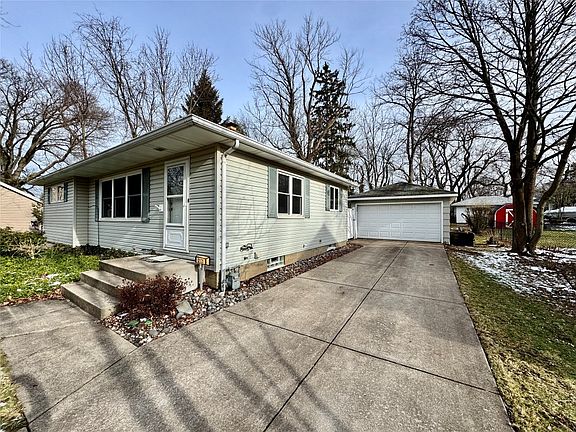 3rd image of 2921 Wellington Rd