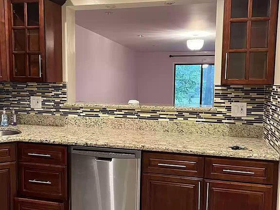 3rd image of 32 Greenwich Dr #2005
