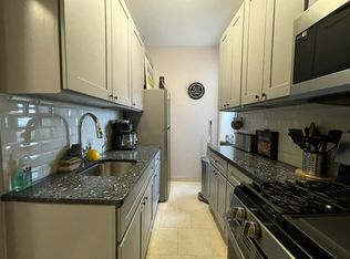 4 Nicholas St #3E, Staten Island, NY 10301