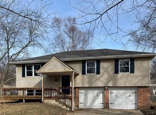 1408 SW Hamlet Dr, Blue Springs, MO 64014