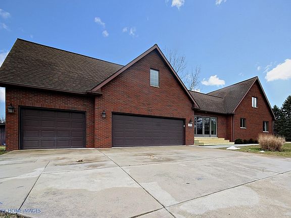 5th image of 252 Hawthorne Dr