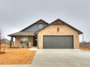7717 Three Woods Ln, Yukon, OK 73099
