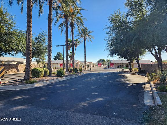 3rd image of 988 E EAGLE Drive