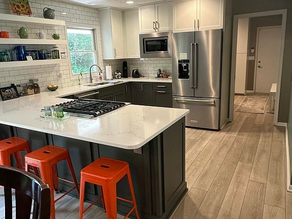 3rd image of 5437 Grand River Dr NE