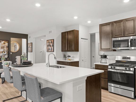 3rd image of 525 Caledonia Dr