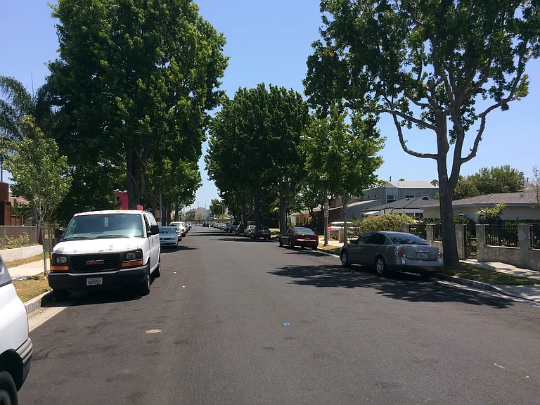 1953 19th St — Photo 3