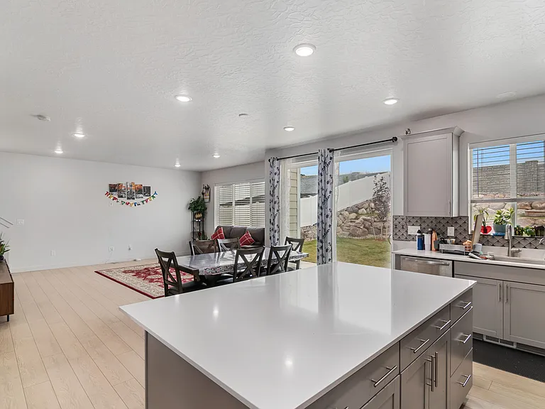 2613 N Snowberry Dr — Photo 4