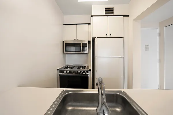 Rented by RELO REDAC INC. | media 5