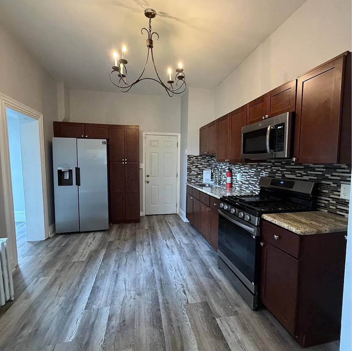 5 bed, 1.0 bath, 1784 sqft, $2,050 — Photo 4