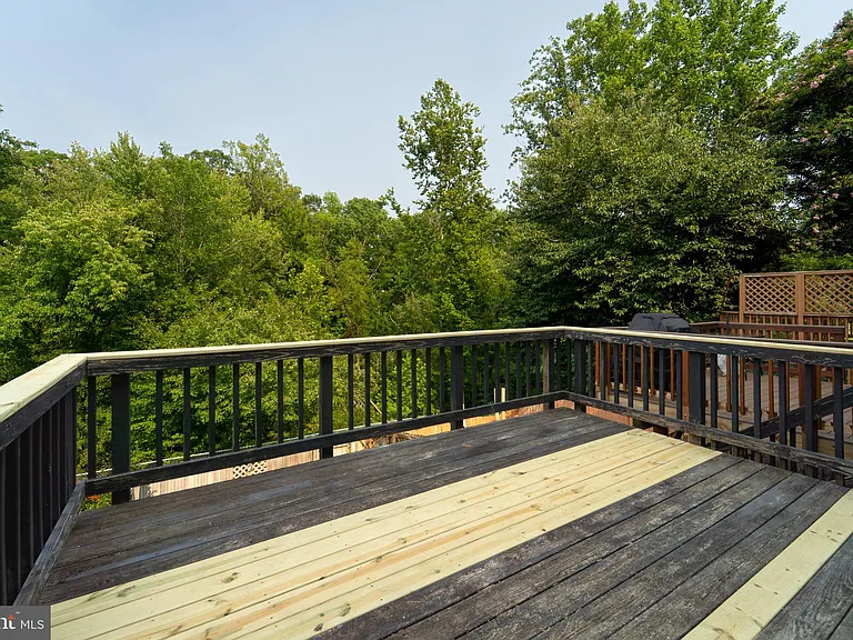 413 Lakeview Ct — Photo 41