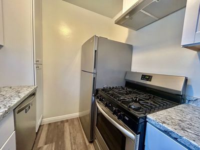 1556HiPointSt#106,LosAngeles,CA90035