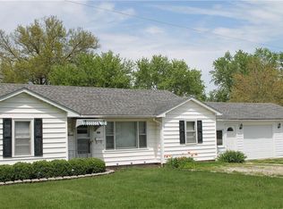 403 E Adams St, Paris, IL 61944